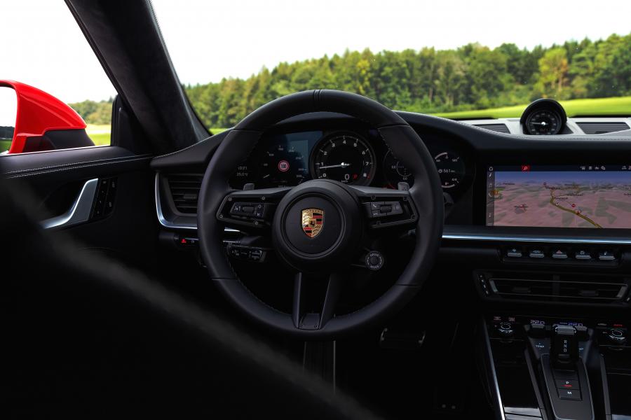 Торпедо Porsche 911 Carrera (992) 2019 года  (WW) (фото 3 из 148)